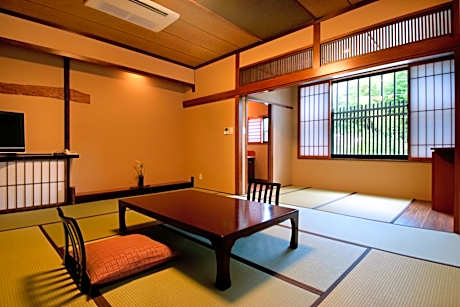 Japanese-Style Triple Room with Shared Bathroom (Wakitakan)