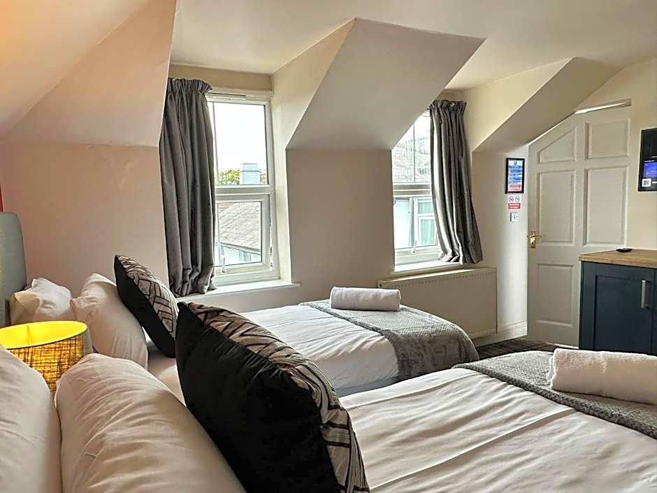 The Prince Albert Pub & Hotel with onsite FREE PARKING 2 minutes from Legoland