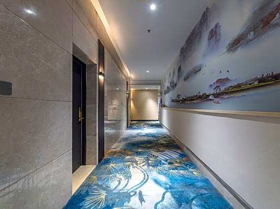 Yiju Hotel (Ningbo Southern Business District Mingzhou Hospital)