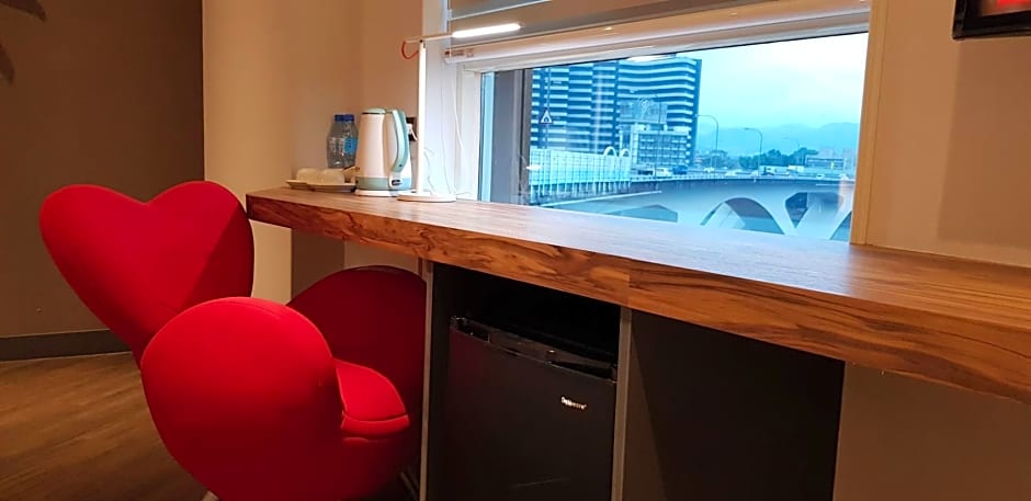 New California Hotel