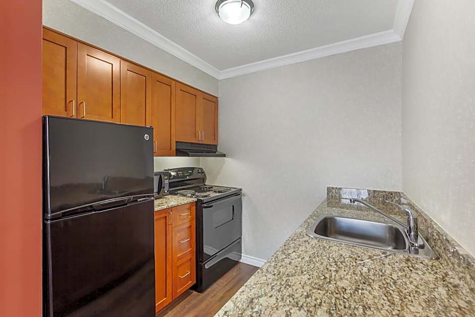 Best Western Plus Rose City Suites