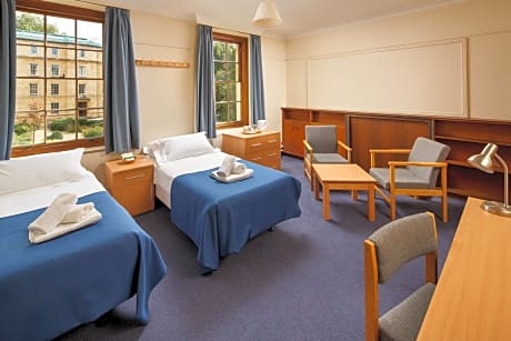 Standard Twin Room with Shared Bathroom