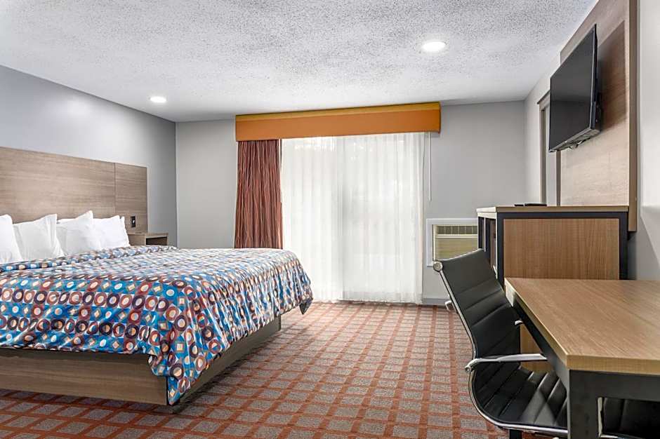 Photo 1 of 5 of 1 King Bed
