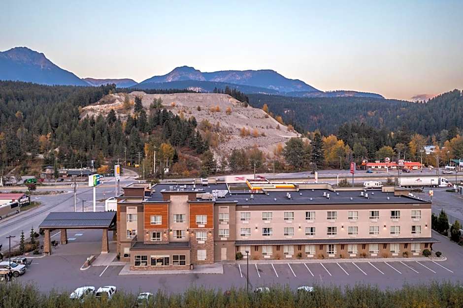 Holiday Inn Express Golden-Kicking Horse By IHG