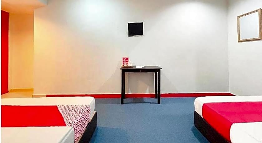 OYO 90324 Muar Station Hotel