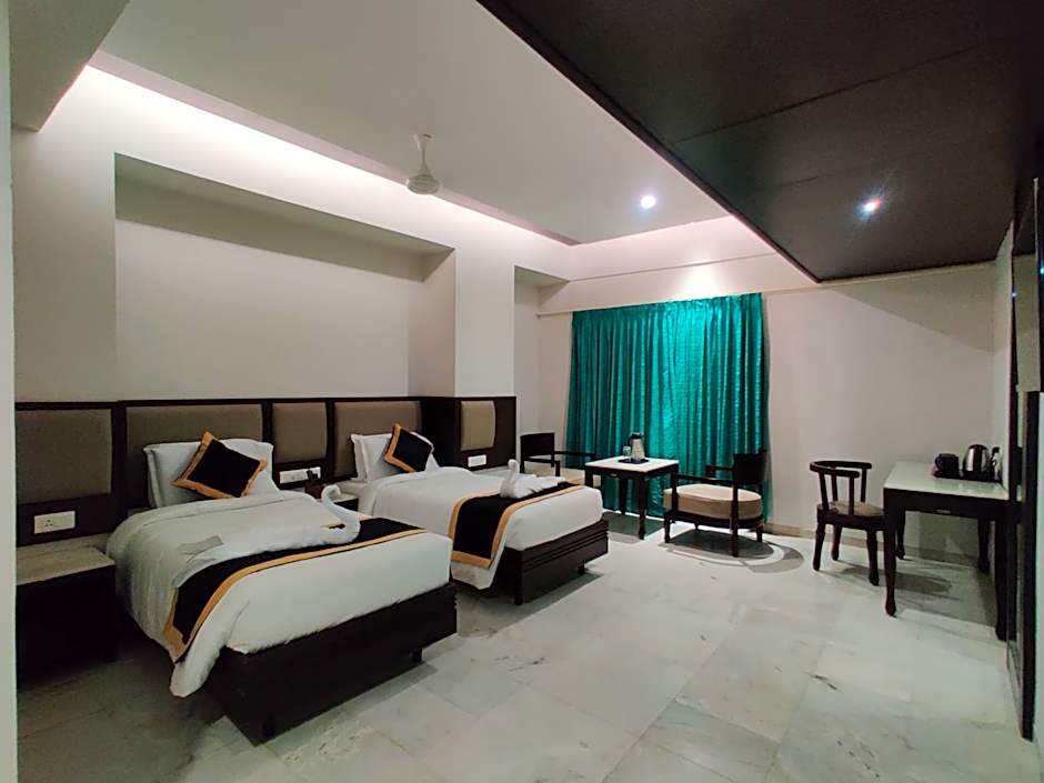 Hotel Saratharajans