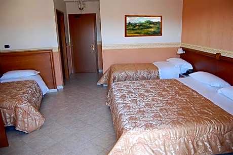 Classic Quadruple Room