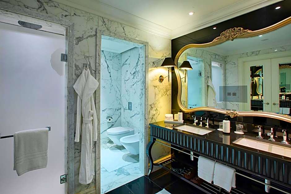 Four Seasons Hotel Baku