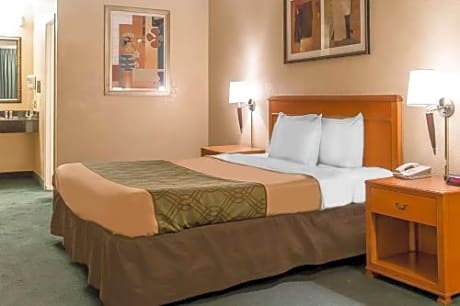 King Room - Accessible/Smoking