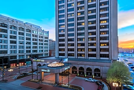 Hilton Indianapolis Hotel & Suites