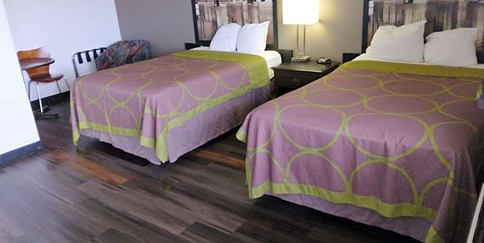 Super 8 by Wyndham Millbury/Toledo