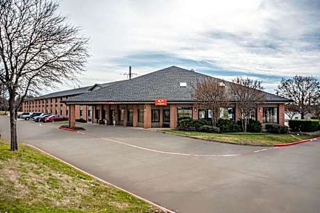 Econo Lodge Inn & Suites