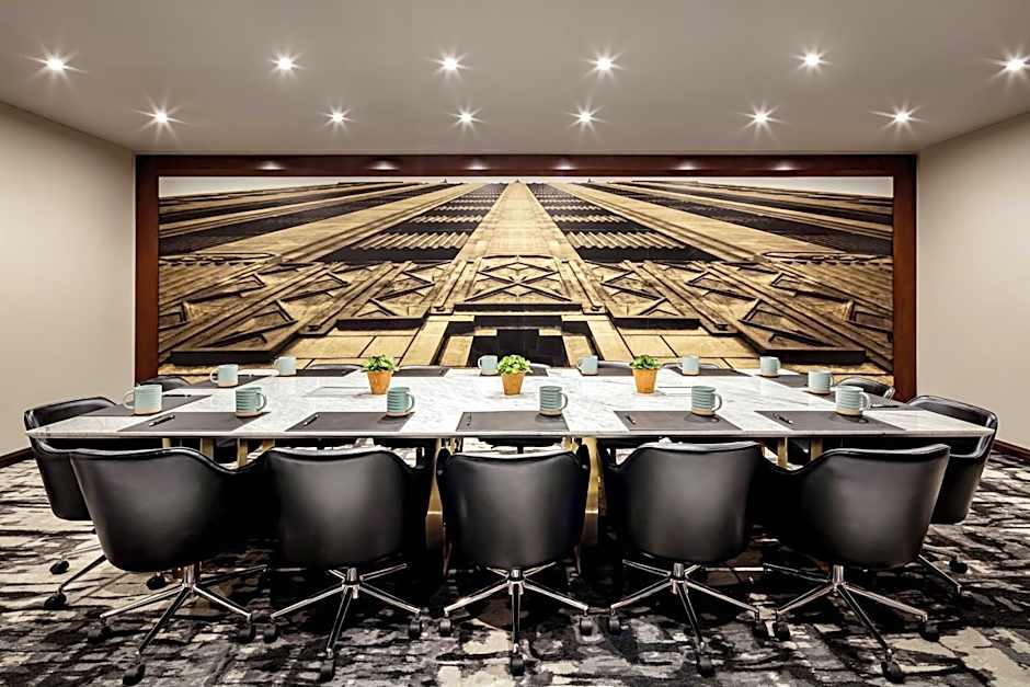 The Sinclair, Autograph Collection