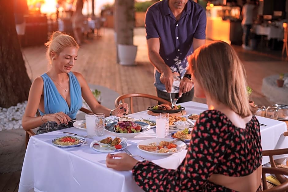 Icon Beach Suites Hotel Sovalye Island