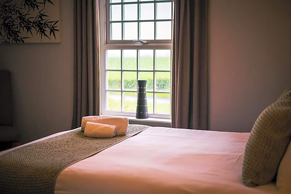 Three Horseshoes Inn