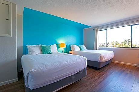 2 Queen Beds with River View