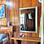 Hotel La Isla Inn