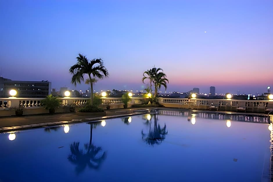 The Niran Grand Hotel