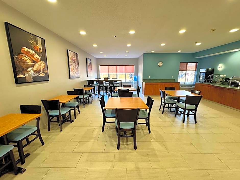 Days Inn & Suites by Wyndham Madison