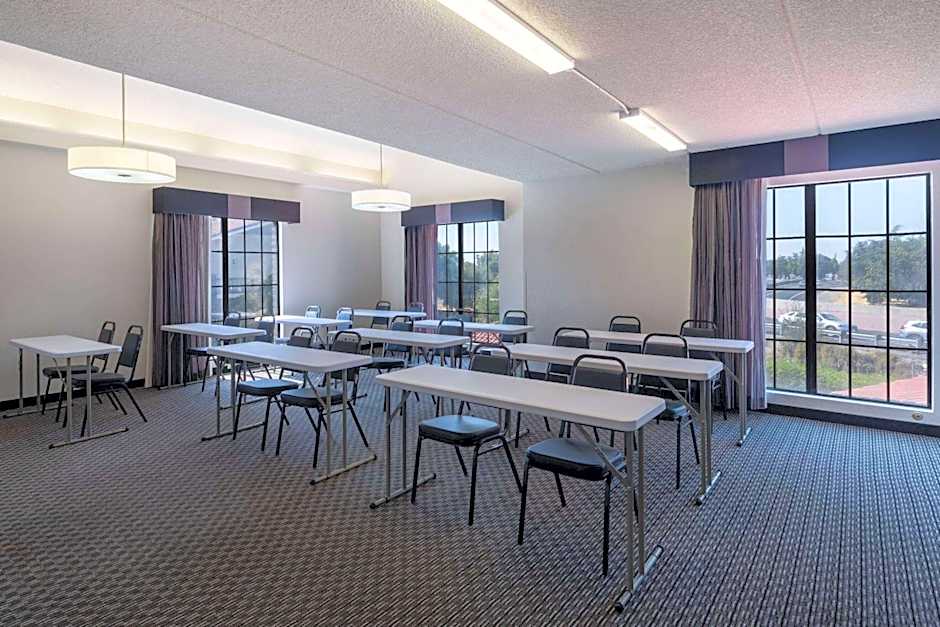 La Quinta Inn & Suites by Wyndham Sacramento North