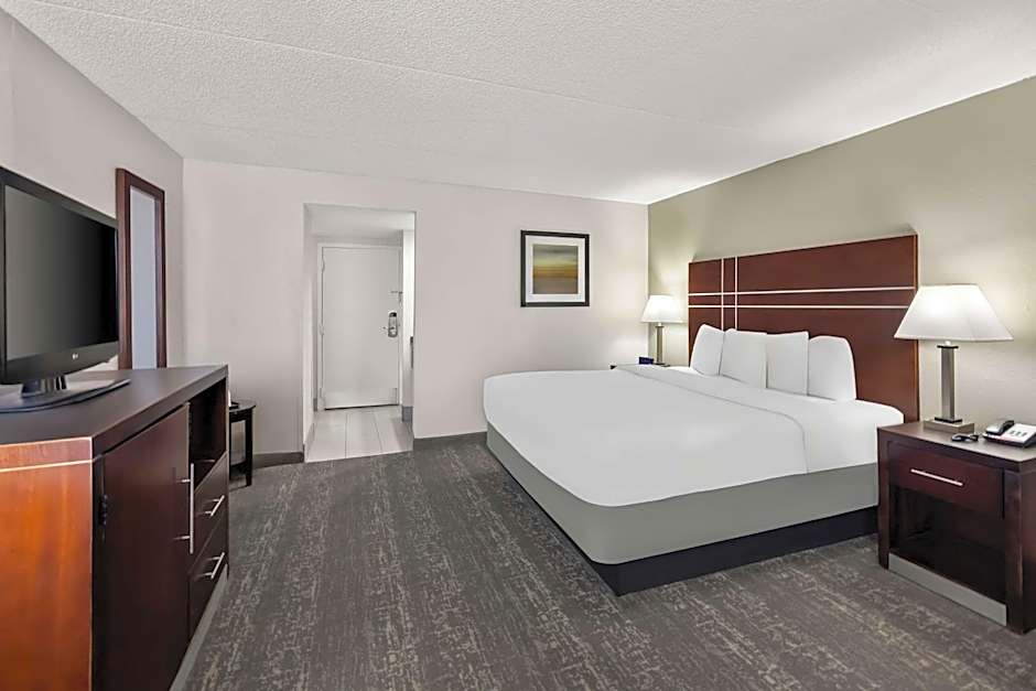 Best Western Luxbury Inn-Fort Wayne