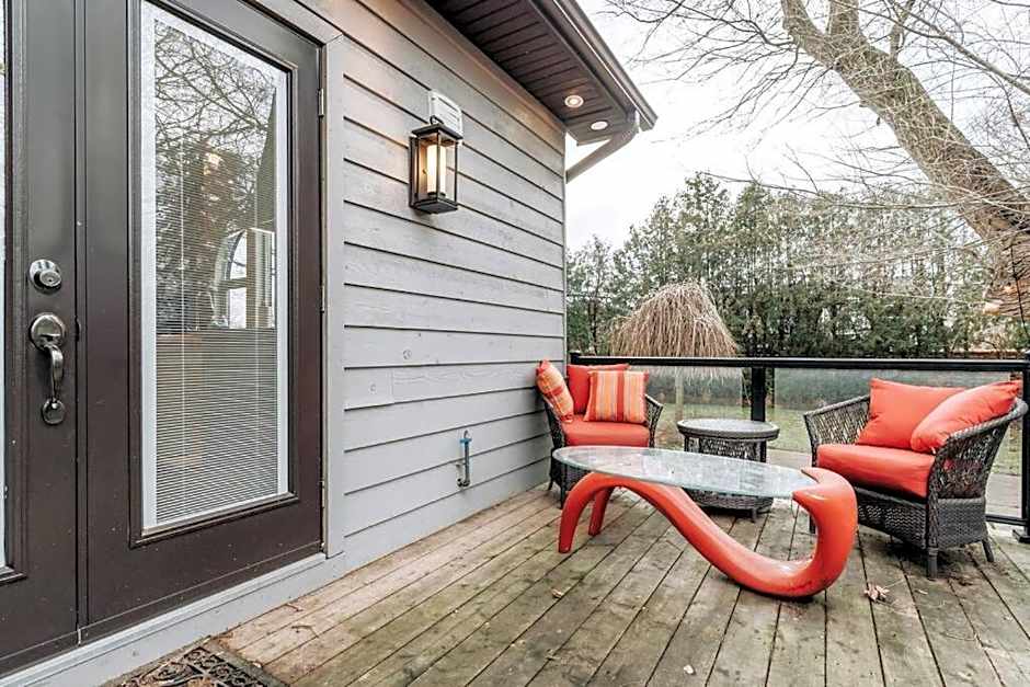 Luxurious & Modern 4BR House w/ 3 Car Parking