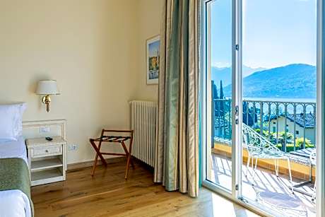 Lake View Double Room with Balcony