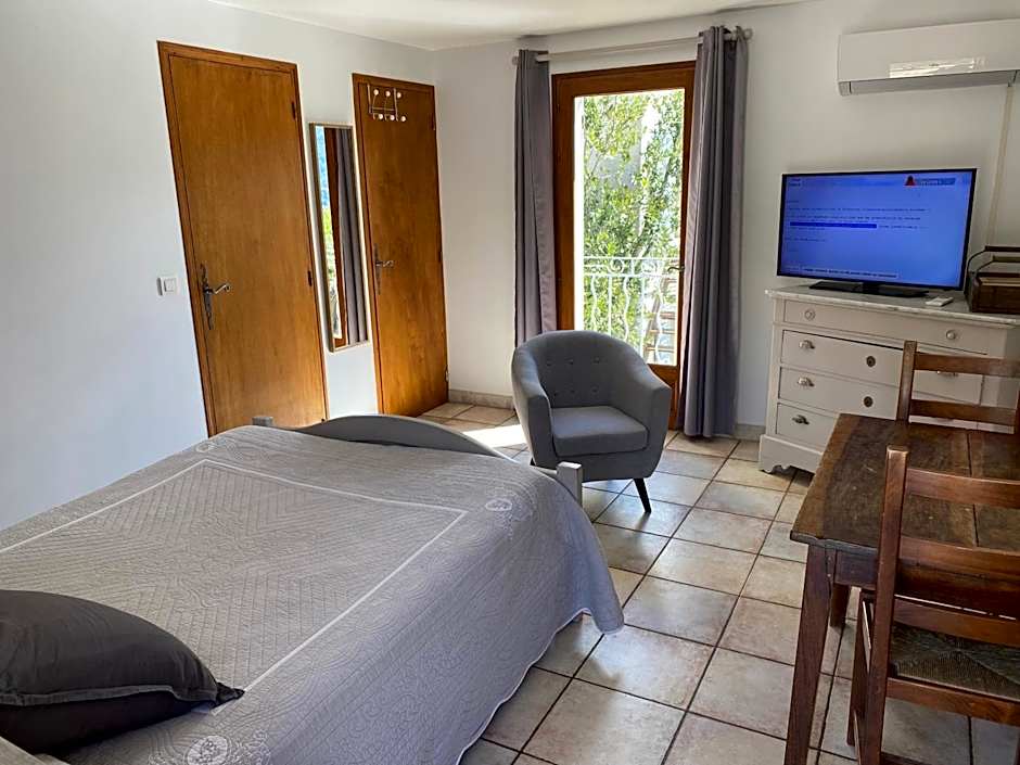 Chambre une fenêtre sur le Ventoux la Clue