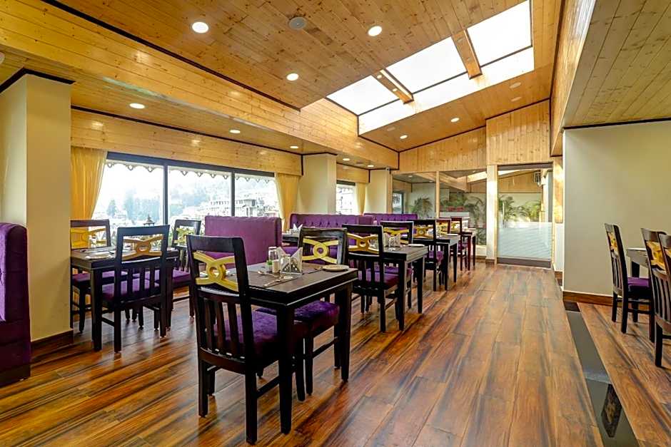 Sumitel Hotel 500 meters from Mall Road