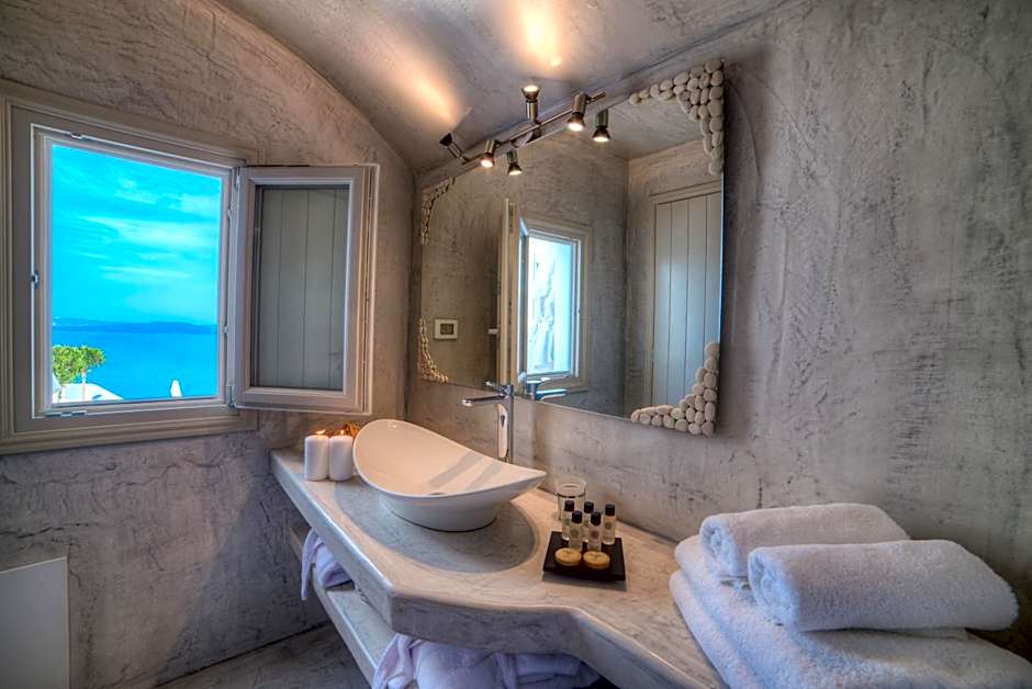 Kima Oia Suites