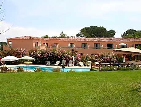 Les Pins Blancs en Provence