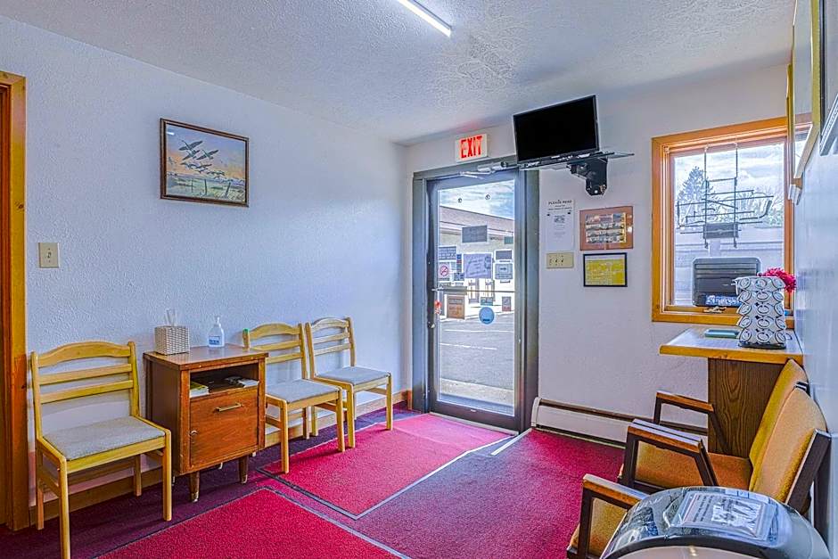 Love Hotels Silver Street by OYO at Hurley WI