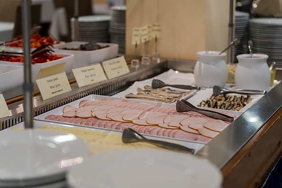 Riga Islande Hotel with FREE Parking