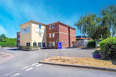 GO2 Gloucester Hotel by OYO