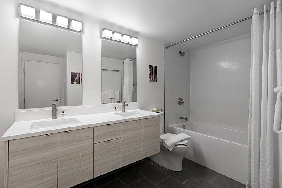 The Woodrun Lodge by Whiski Jack