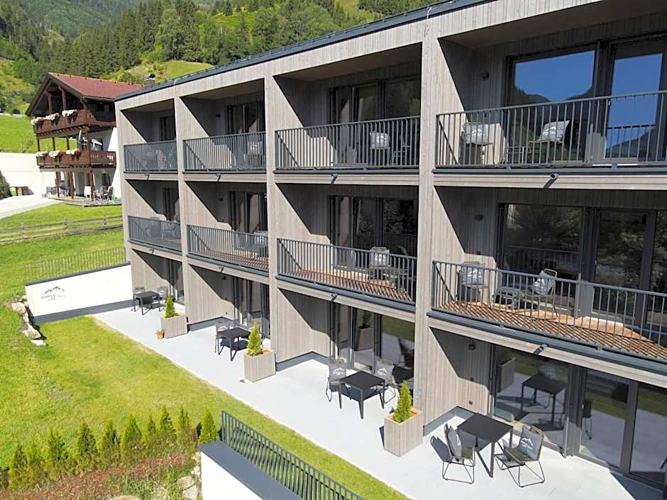 Simple Life Apartments