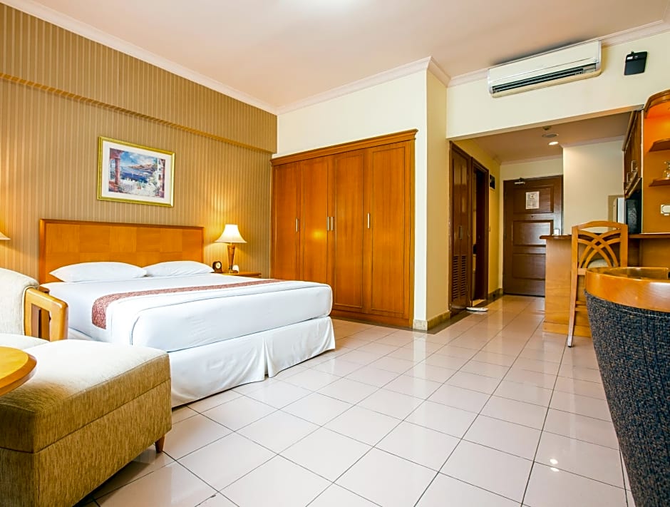  Asuka Hotel MM2100 Industrial Town