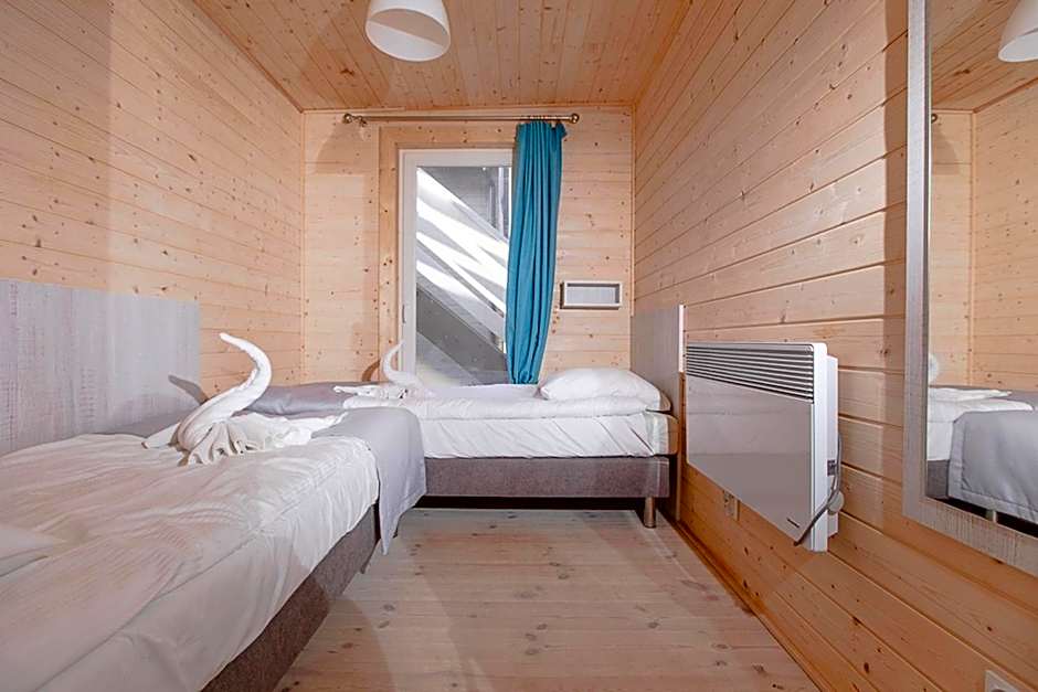 OŚRODEK KOLONIJNO WCZASOWY MEWA - przy plaży z basenem z podgrzewaną wodą i mini SPA