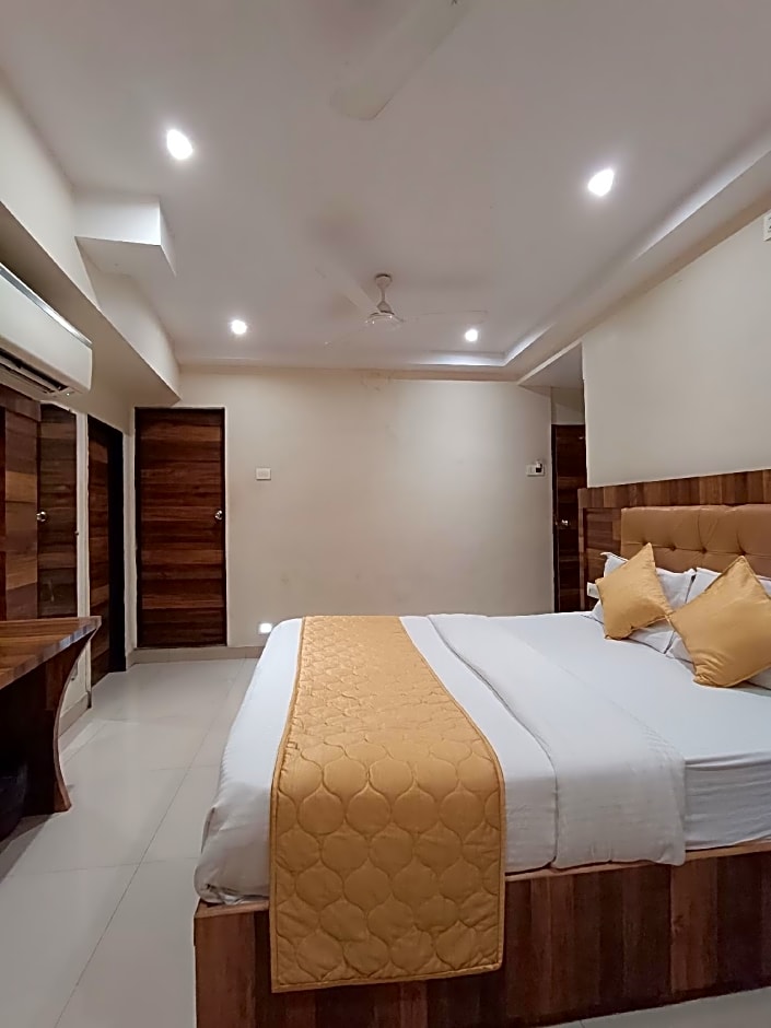 Hotel Rishi International - Grant Road