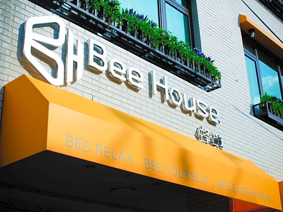 Bee House by Cosmos Creation