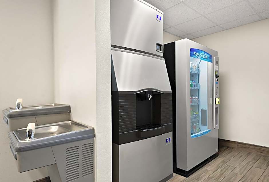 SPOT X Hotel Tampa - Wesley Chapel by The Red Collection