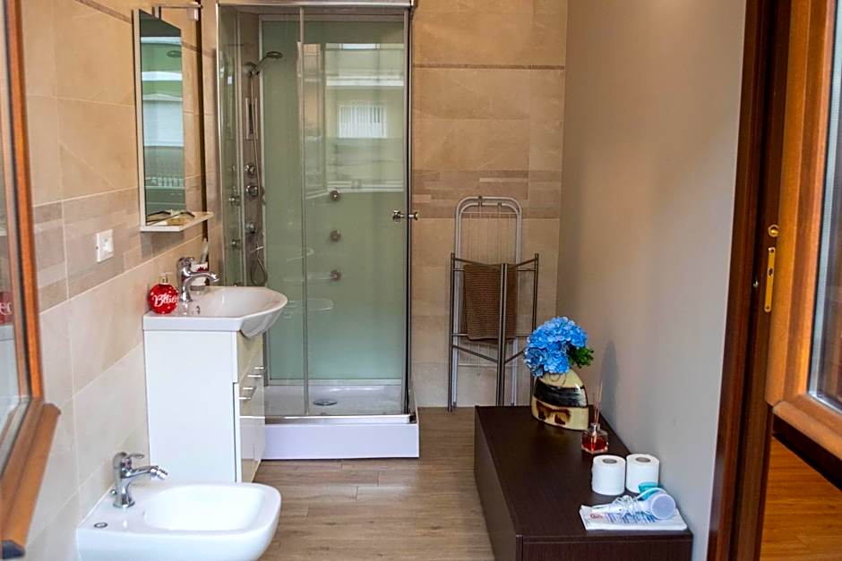 Emmanueli65 fronte clinica per 4 matrimoniale e castello