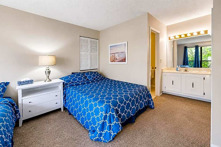 Siesta Key Beach - 2 Bedroom - 3 Beds - 3 Bathroom Duplex with Heated Swimming Pool