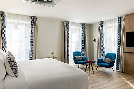 Suite, 1 King Bed, Corner