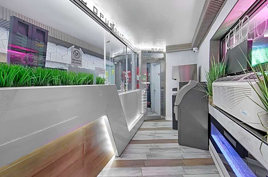 Hotel OPUS Bronx Near Bay Plaza Mall
