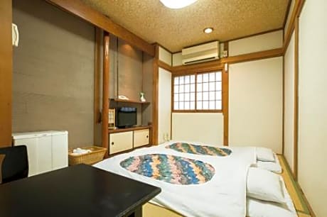 Twin Room with Shared Toilet