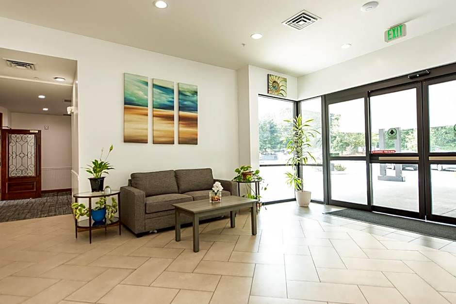 Oyster Bay Inn & Suites