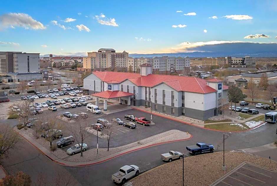 AmericInn by Wyndham Denver Airport