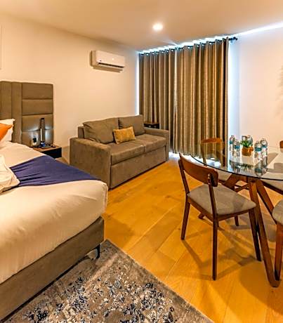 Three-Bedroom Deluxe Apartment