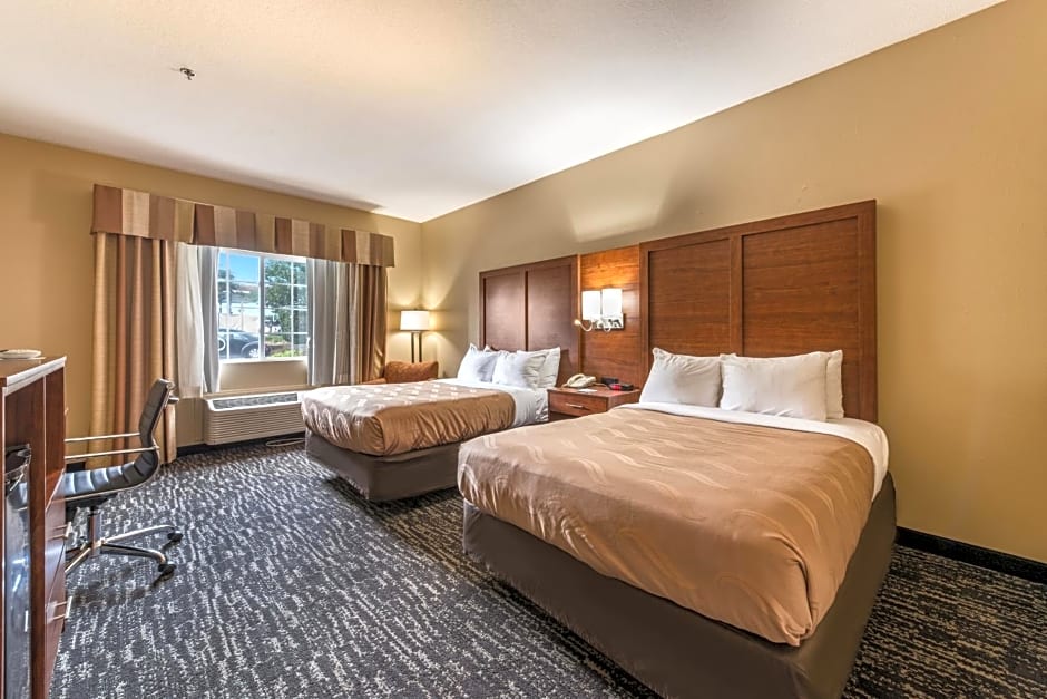 Quality Inn & Suites Hendersonville - Flat Rock